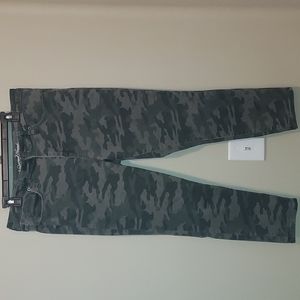 Universal Thread Camouflage Jeans